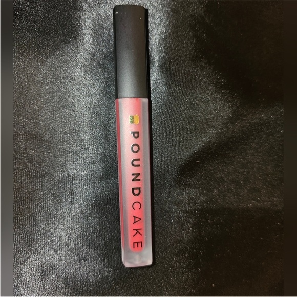 Credo Beauty Pound Cake Cake Batter in Red Velvet
Lipstick NEW Unopened - Picture 5 of 6